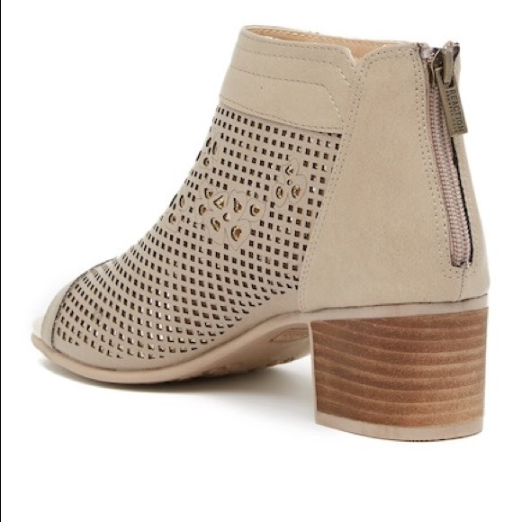 ☀️2/$25☀️ Kenneth Cole Girls Sandals - Picture 2 of 4